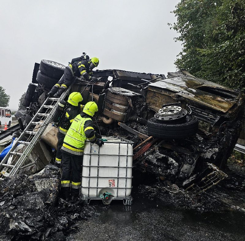 Schwerer LKW-Unfall auf der A2 Südautobahn bei Wernberg (Bild 4)